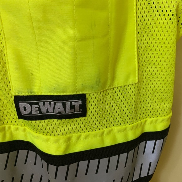 Delta Airlines Employee Reflective Safety Vest Size M (by DeWALT) - Picture 7 of 8
